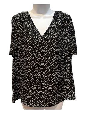 Nordstrom Rack Black and Cream Patterned Blouse Medium